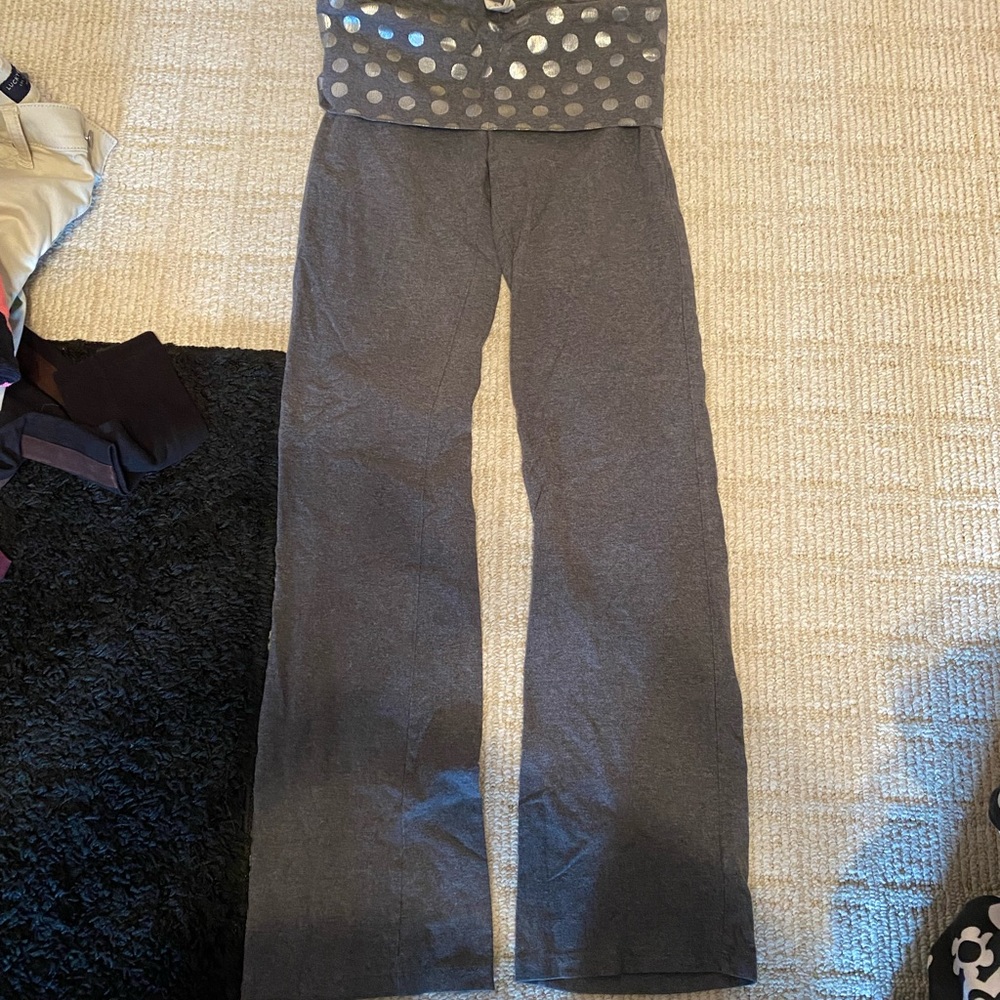 Victoria’s Secret Pink yoga pants